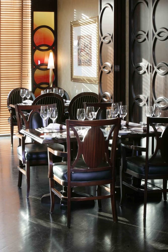 Mövenpick Grand Al Bustan Dubai — 25