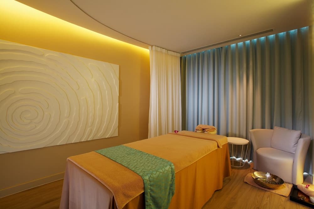Centara Watergate Pavilion Hotel Bangkok — 18
