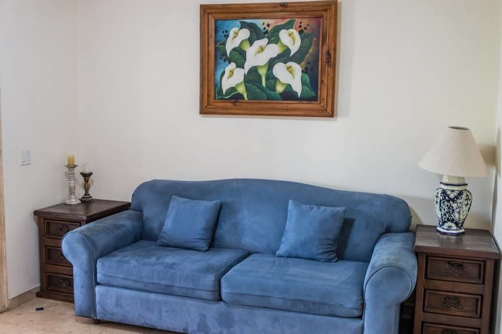 Country Club Relaxing Suite Pool — 30