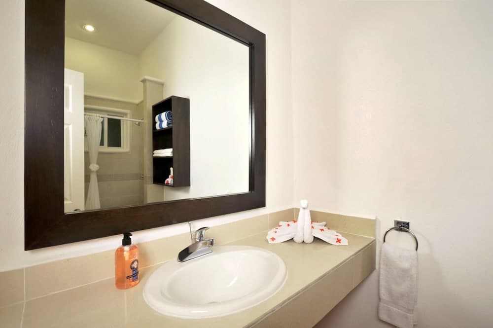 Las Palmas Condominio — 28