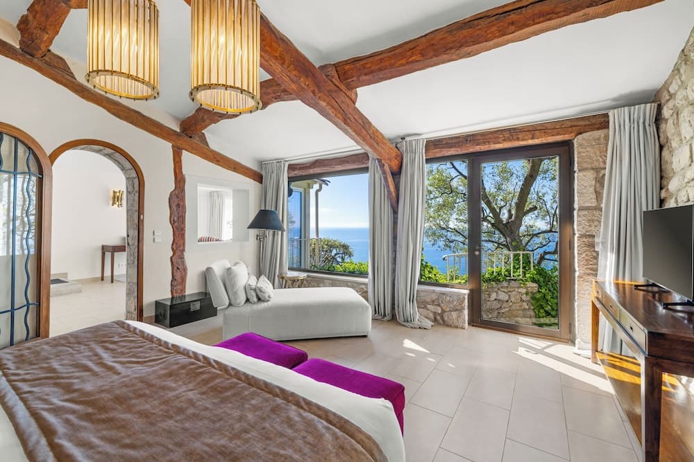 Hotel Chateau De La Chevre D Or — 24