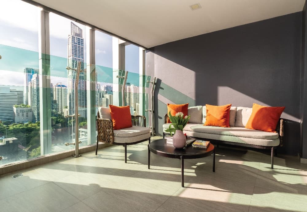 Solitaire Bangkok Sukhumvit 11 — 14