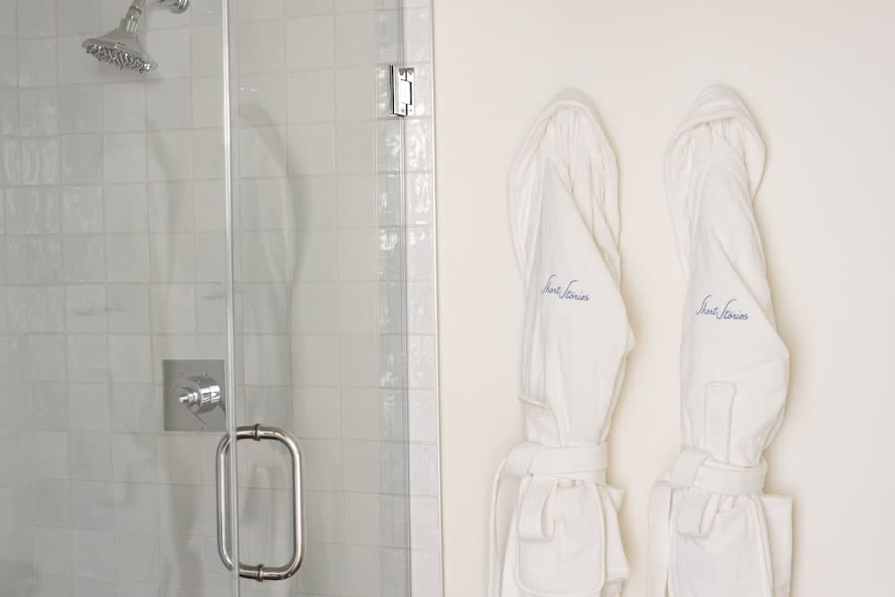 Short Stories Hotel — 28