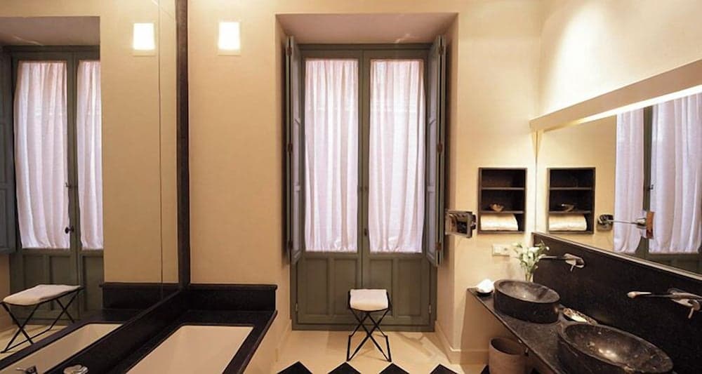 Boutique-Hotel Corral del Rey by ALUZ Collection — 25
