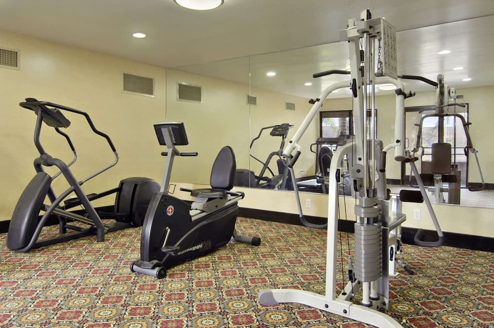 Travelodge by Wyndham Commerce Los Angeles Area — 24