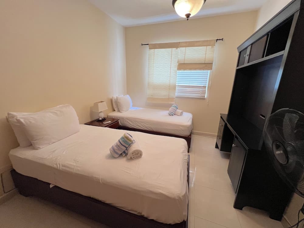 LAS TERRAZAS - POOL VIEW SUITES — 24