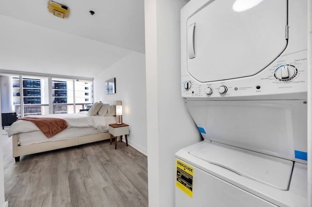 Condominio con vista a la bahía y balcón — 24