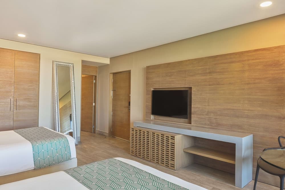 The Yucatan Playa del Carmen, Tapestry Collection by Hilton — 9