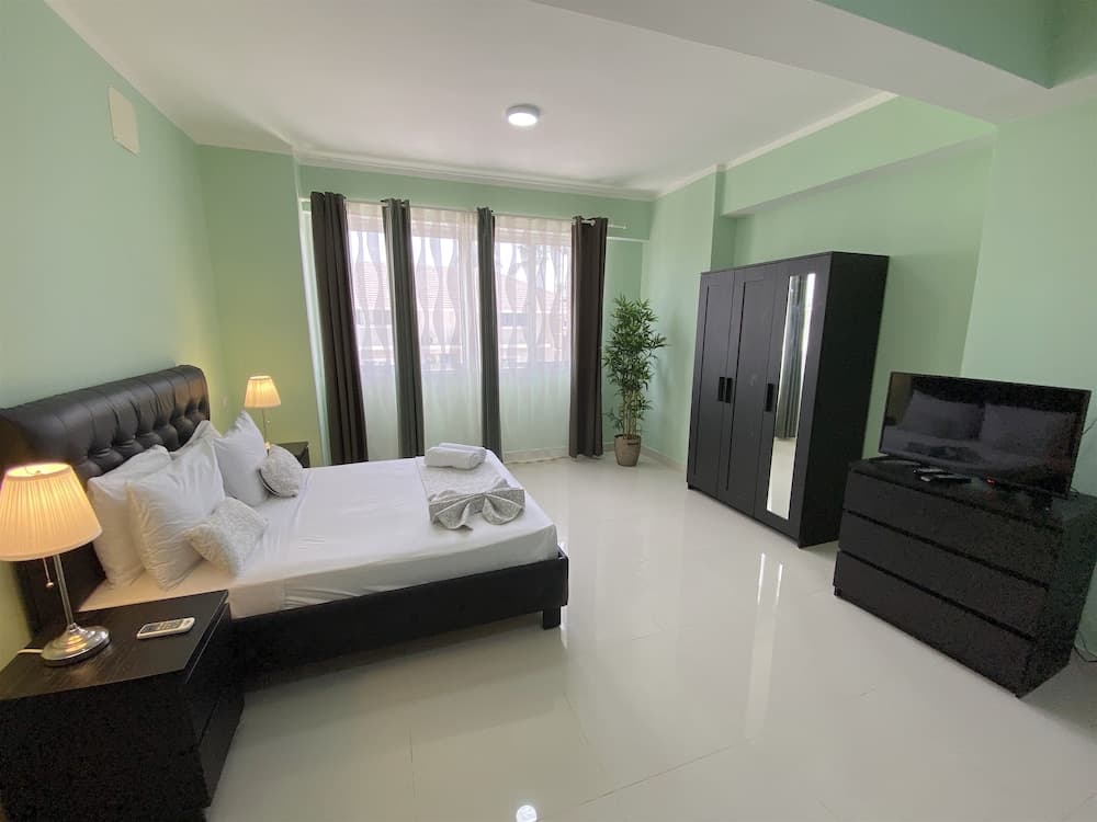 Aventura Deluxe Suites Rooftop Pool — 7