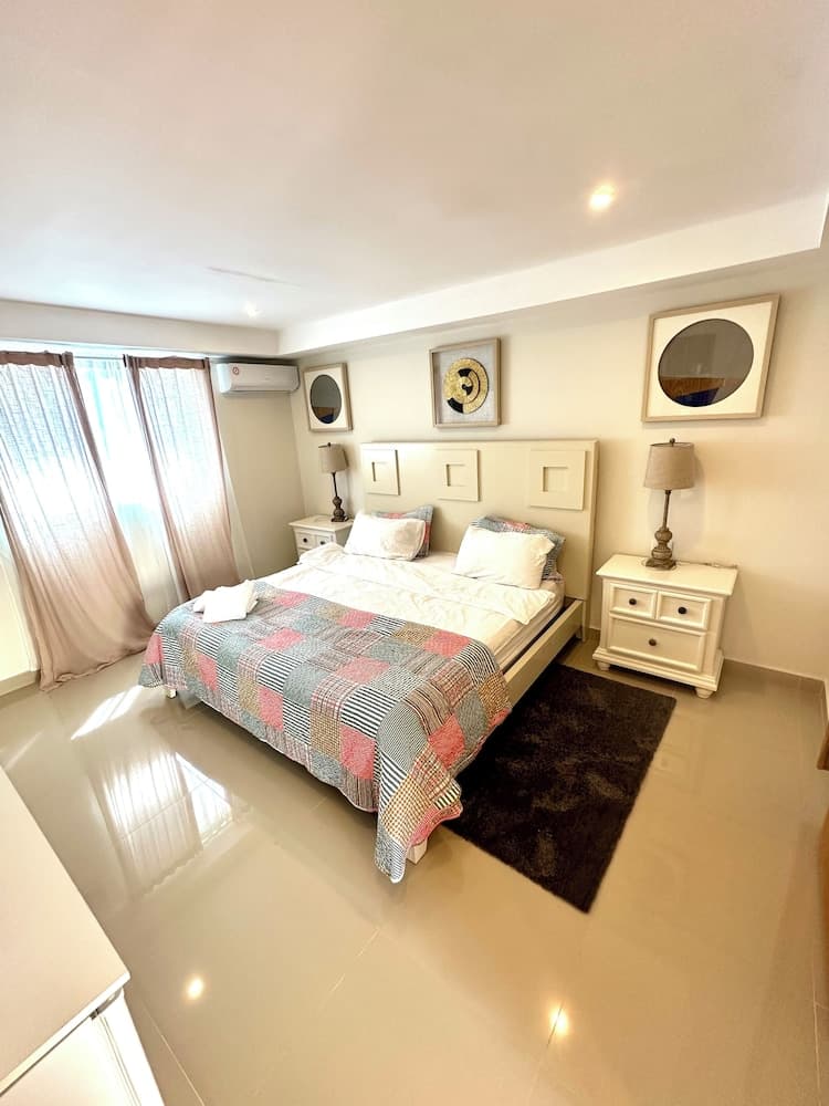 Noé Hotel — 1