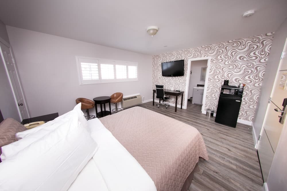 Metropolitan Inn & Suites — 5