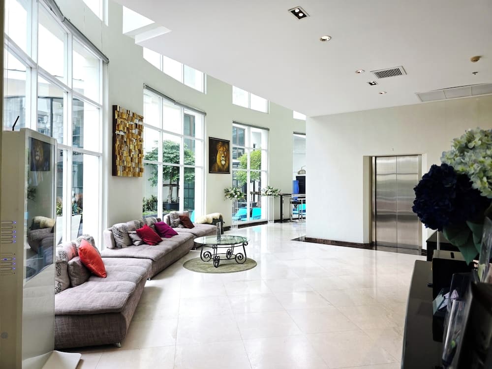 El Hotel y Residencia Bless — 11