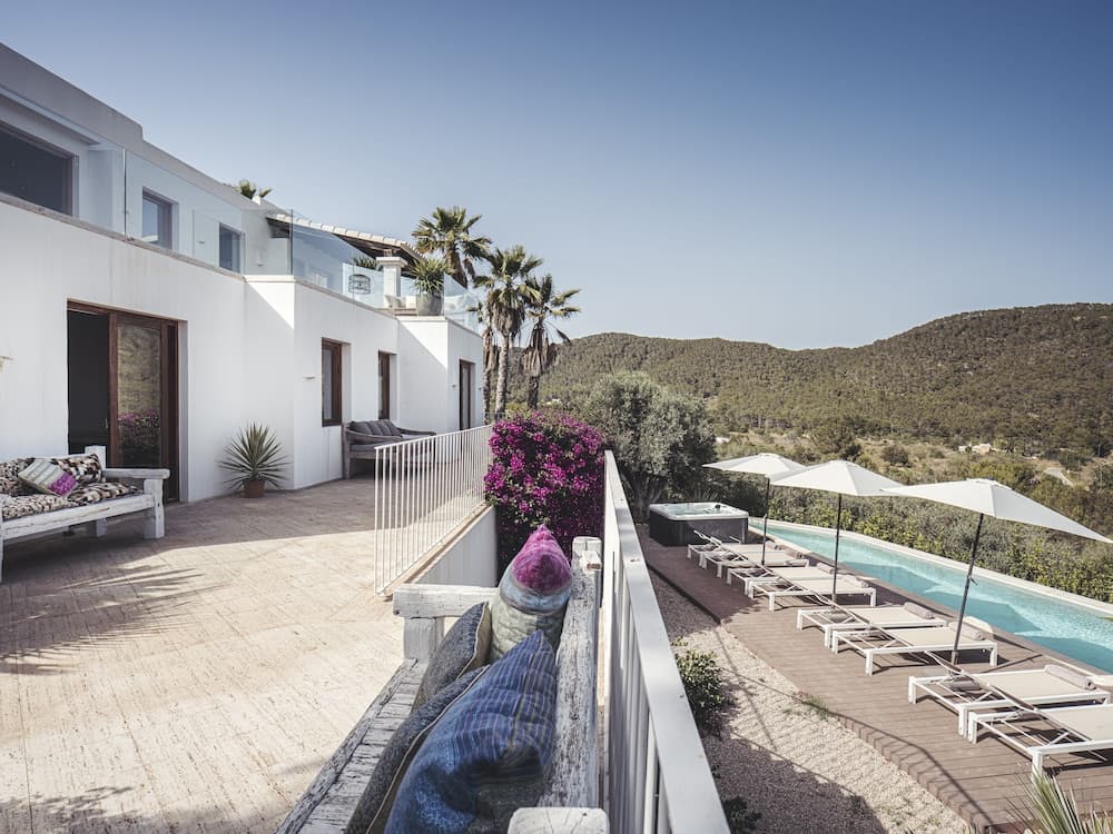 KM4 Ibiza — 1