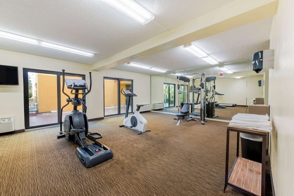 La Quinta Inn & Suites by Wyndham Ft Lauderdale Cypress Cr — 8