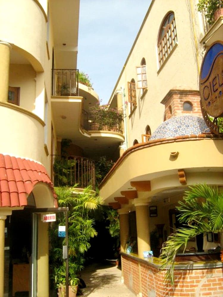 Hotel Cielo — 3