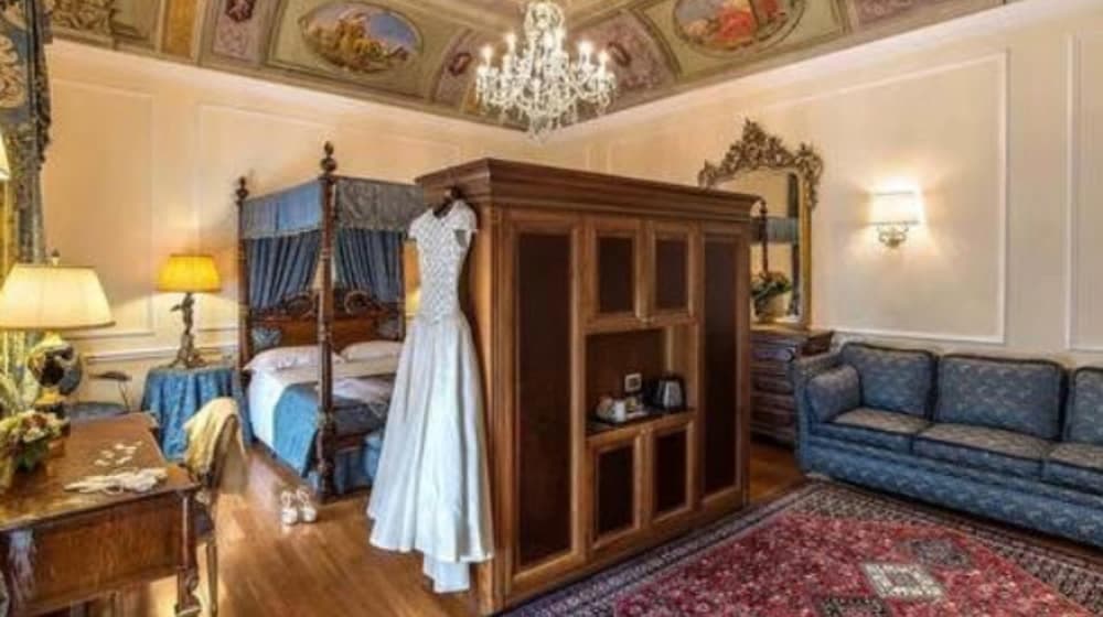 Albergo Del Senato — 15