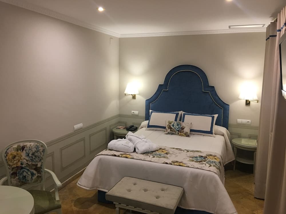Hotel Boutique Adriano Sevilla — 11