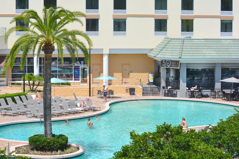Rosen Plaza en la Avenida Internacional — 21
