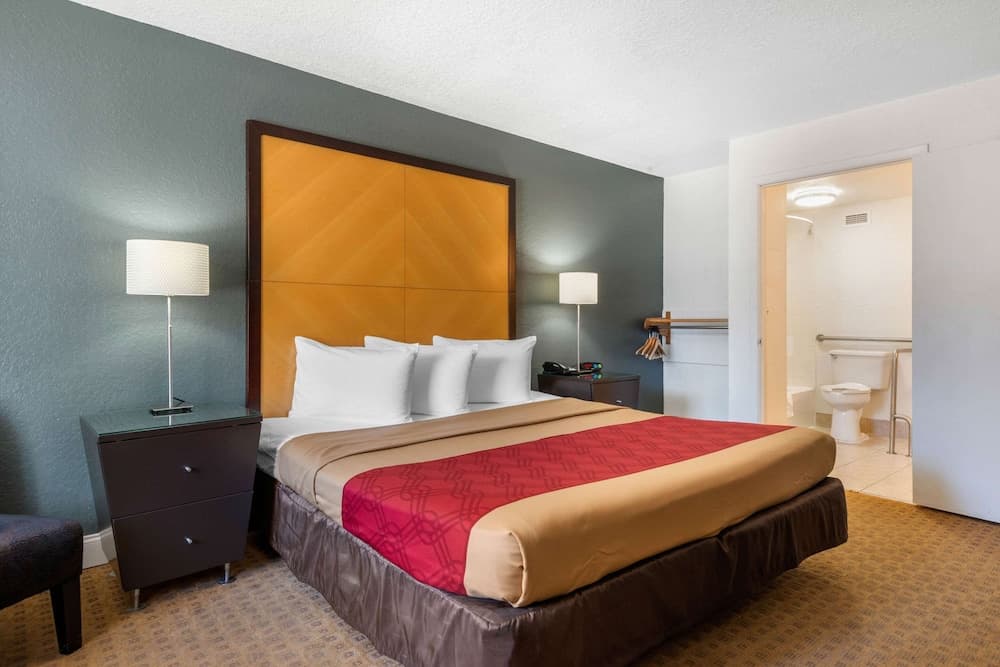 Econo Lodge Flughafen am RJ-Stadion — 7