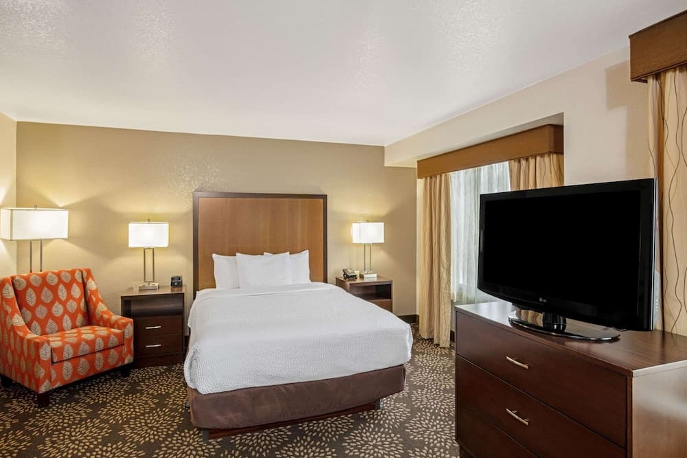 La Quinta Inn &amp; Suites by Wyndham Las Vegas Red Rock — 7