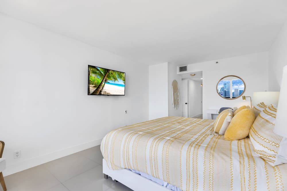 Condominio con vista a la bahía y balcón — 6