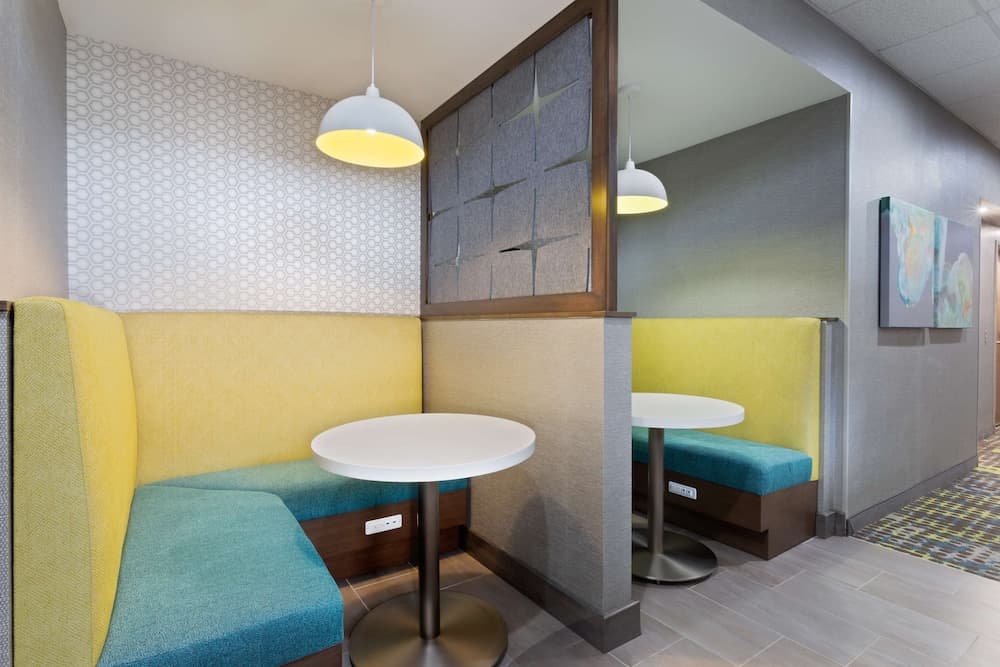 Hampton Inn & Suites Orlando Intl Dr N — 16