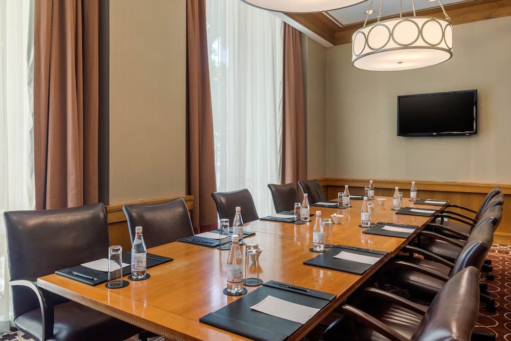Omni Los Angeles Hotel en California Plaza — 10