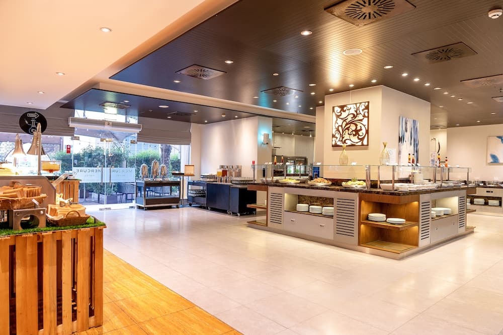 Mercure Dubai Barsha Heights Hotel Suites And Apartments — 28