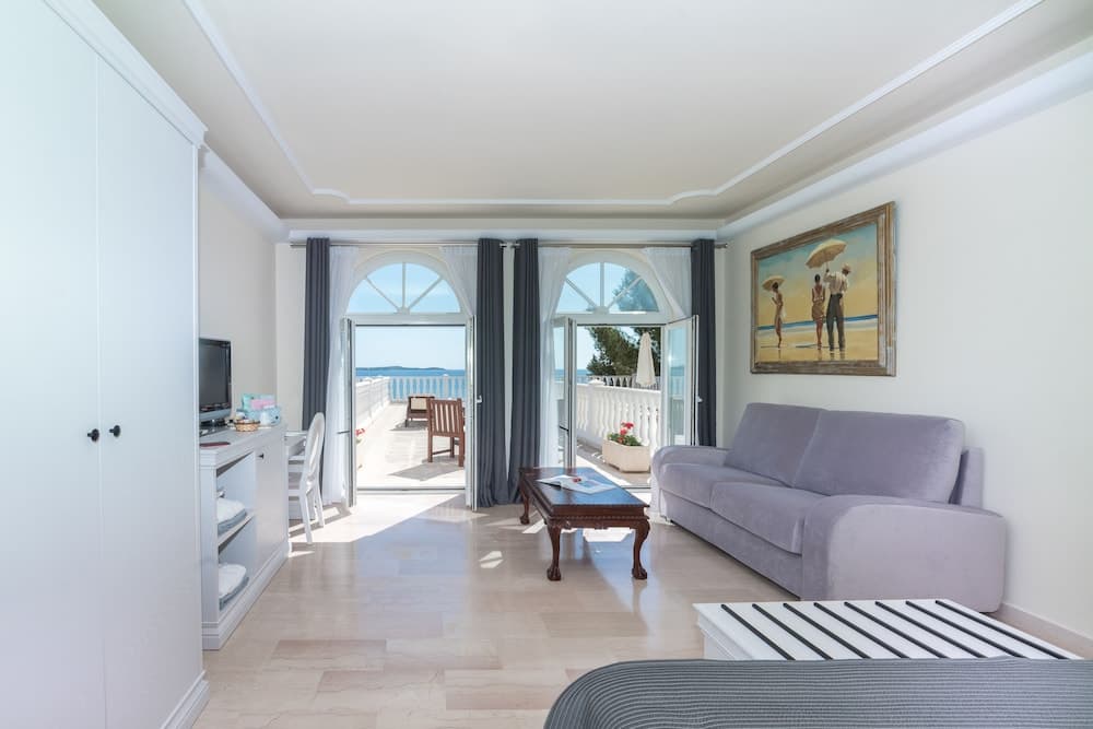 Gran Hotel Palladium — 5