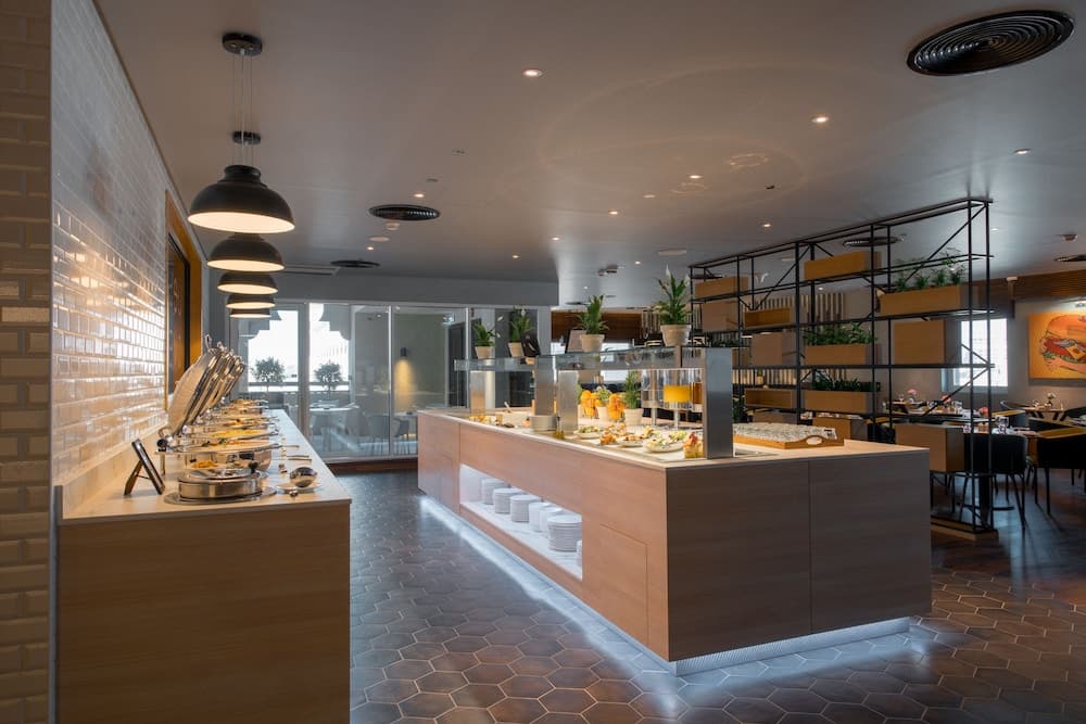 Premier Inn Dubai Al Jaddaf — 17