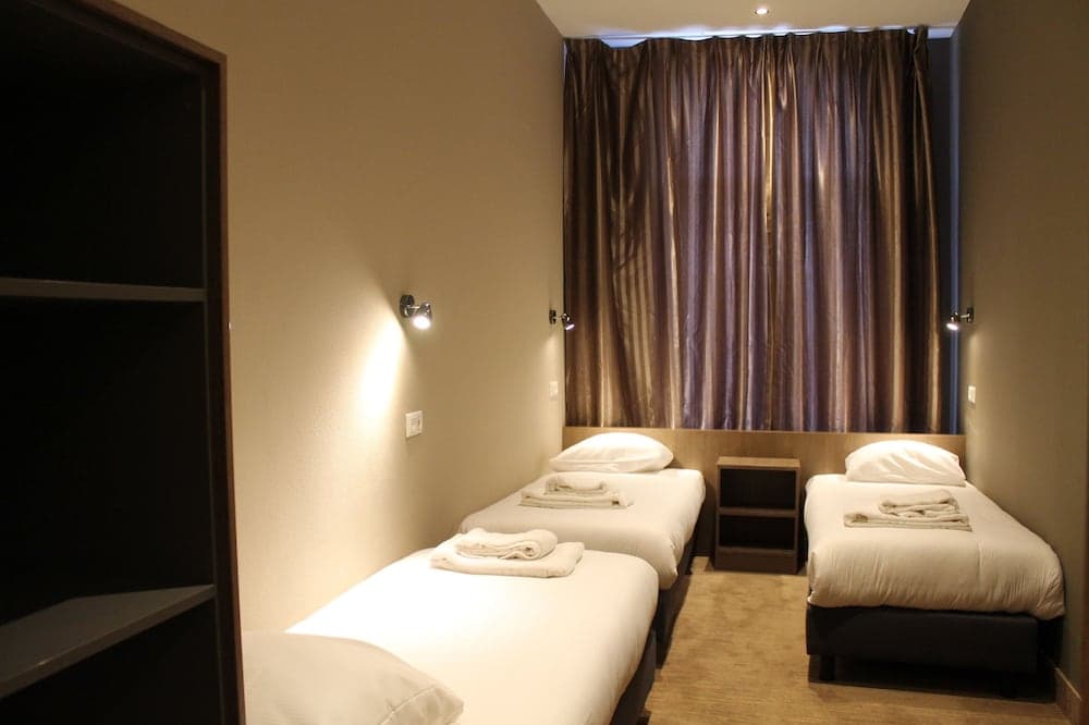 Hotel Blossoms — 6
