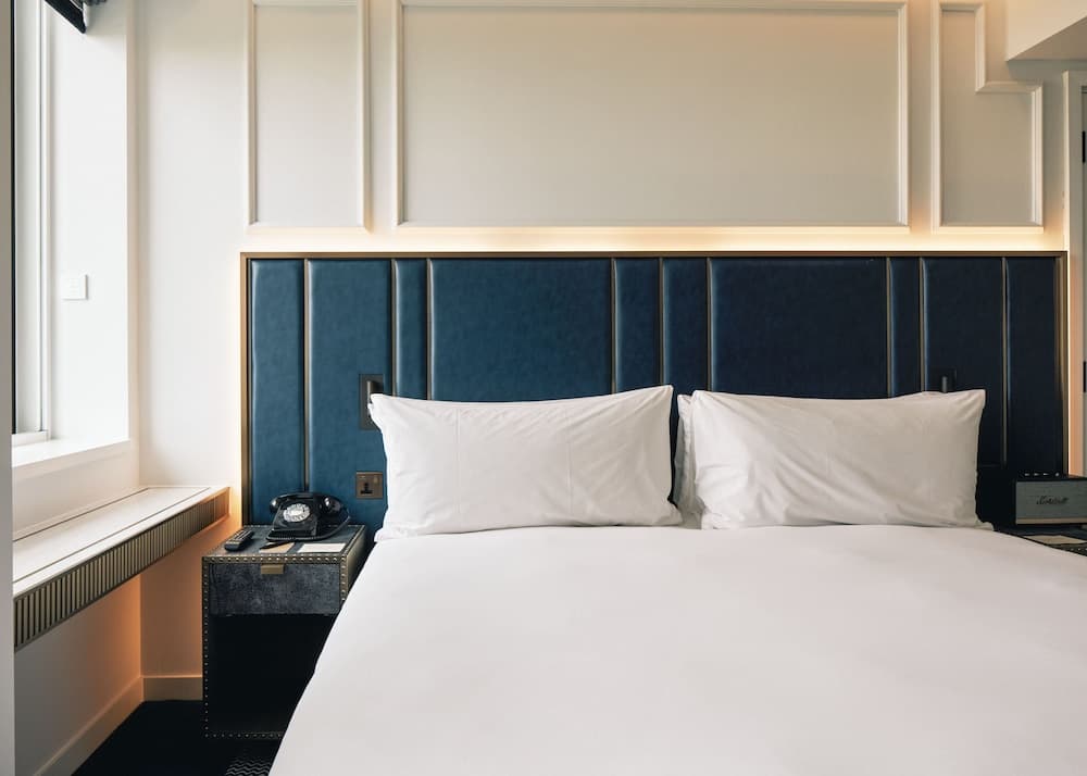 Page8, Seite Hotels — 7