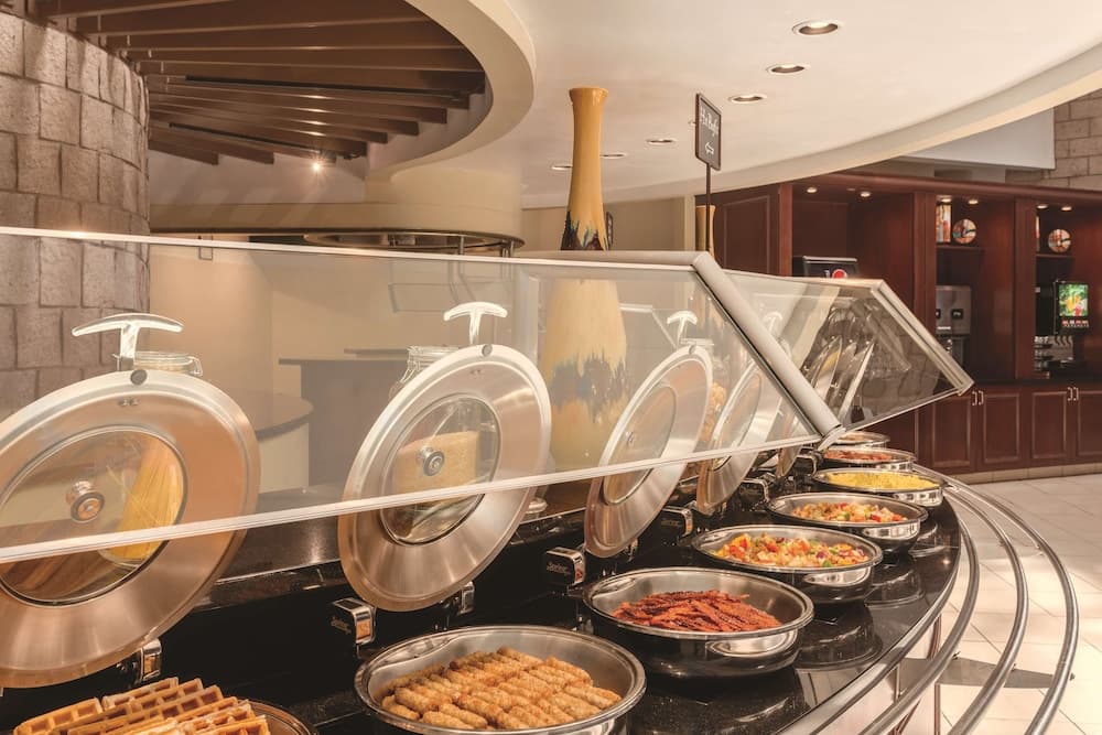 Embassy Suites by Hilton Orlando International Dr ICON Park — 17