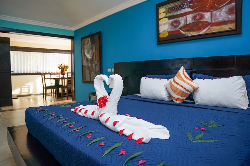 L'Hotel MT — 23