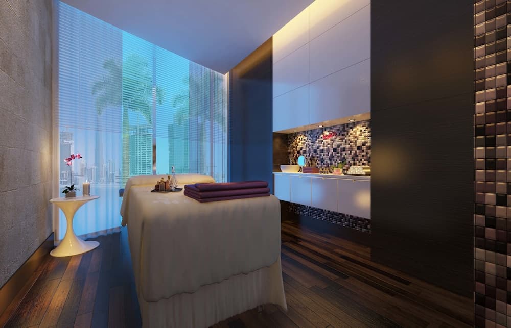 Radisson Blu Hotel Dubai Waterfront — 18