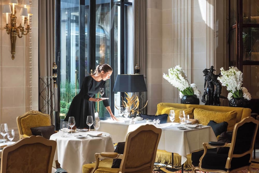 Four Seasons Hotel George V — 26