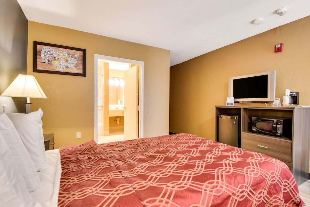 Econo Lodge Tampa near Busch Gardens — 16