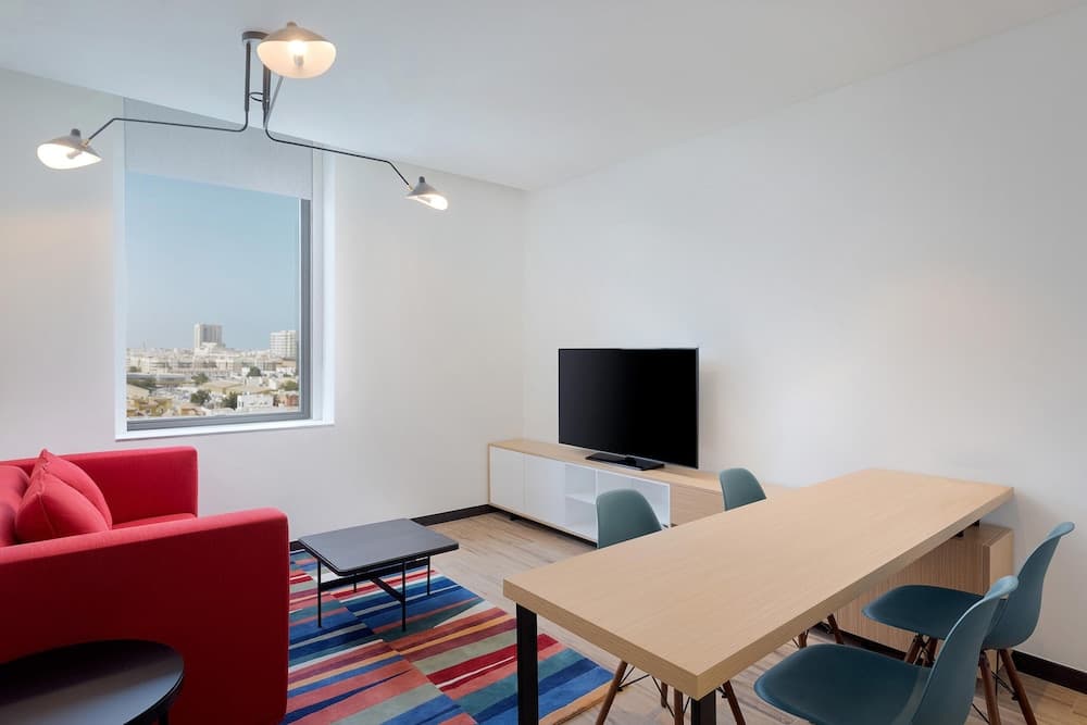 Aloft Al Mina Dubai — 11