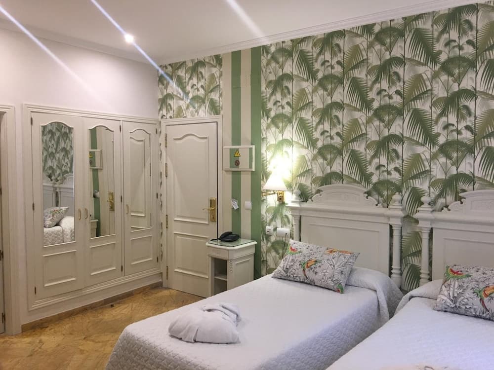 Hotel Boutique Adriano Sevilla — 12