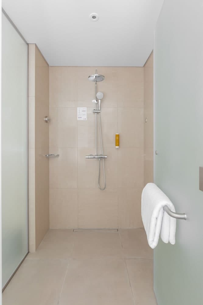 Premier Inn Dubai Ibn Battuta Mall — 21
