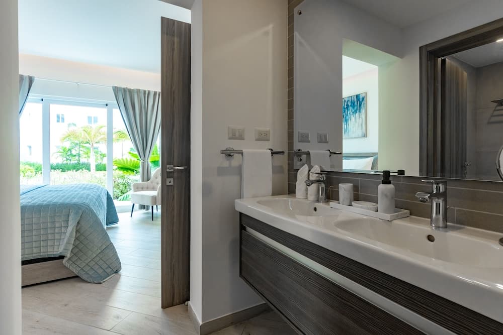 Family Getaway Apartment - On The Beach — 24