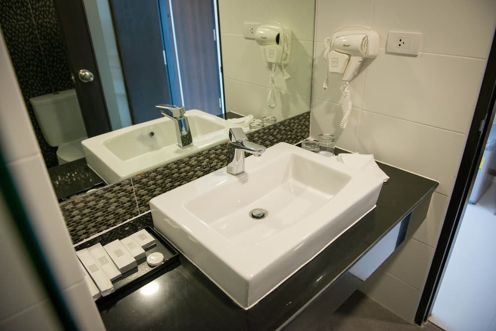 Picnic Hotel Bangkok — 25