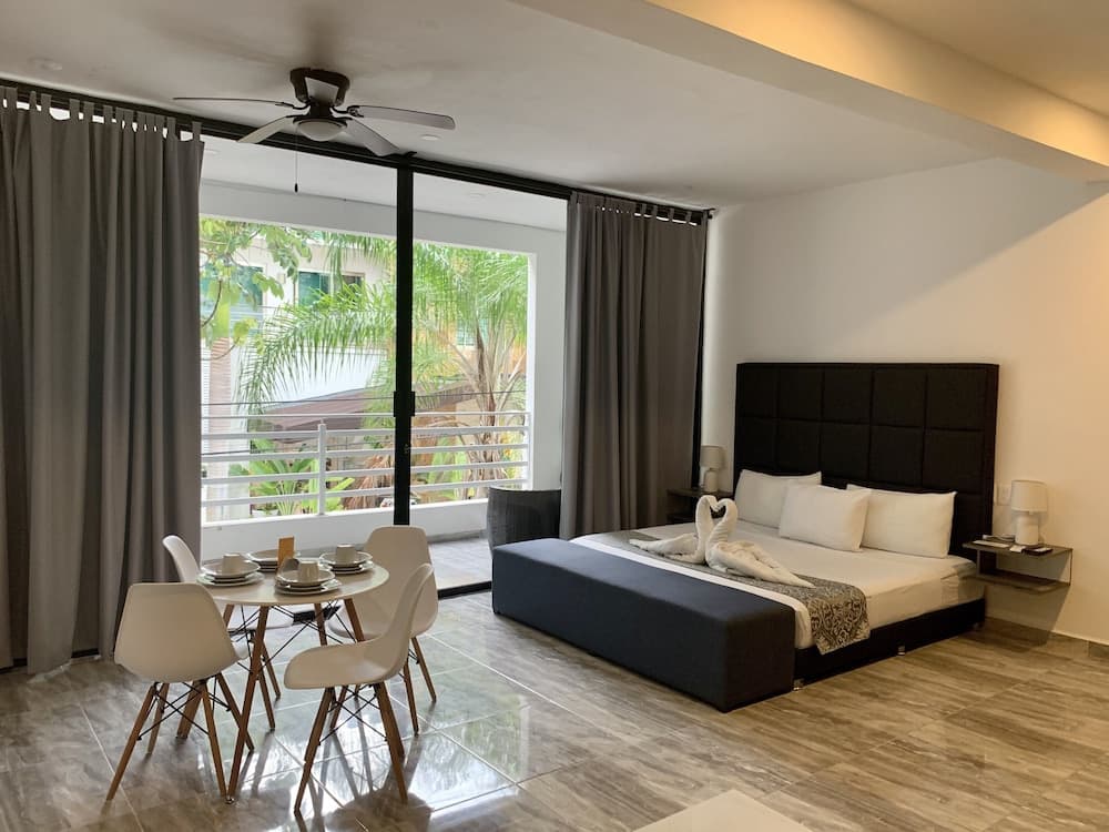 SILVERSANDS Hotel Boutique - 5Th Ave — 10