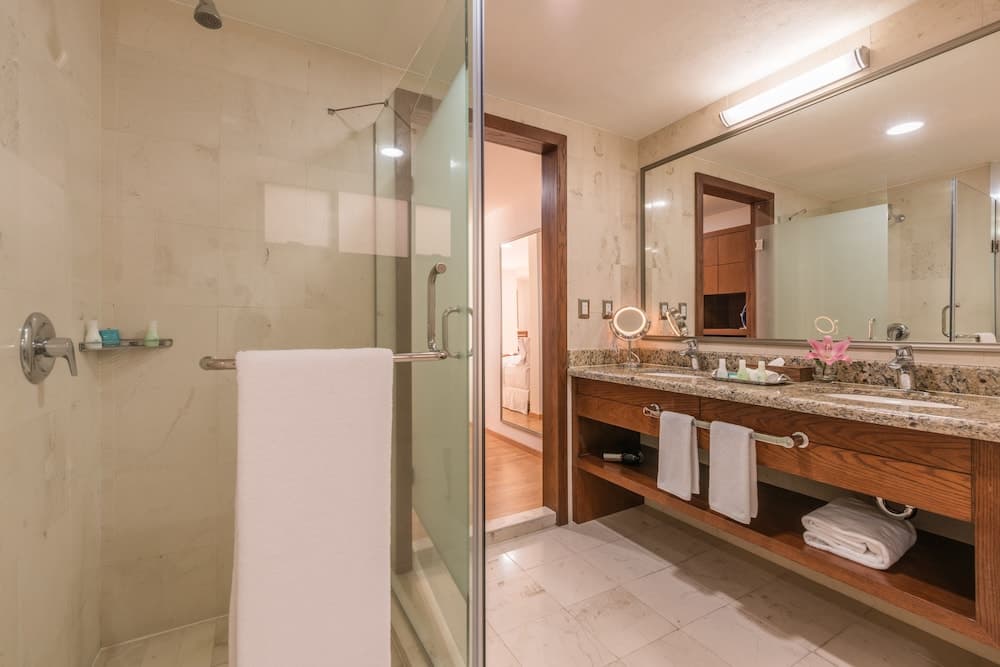 Suites Perisur Möblierte Apartments — 23