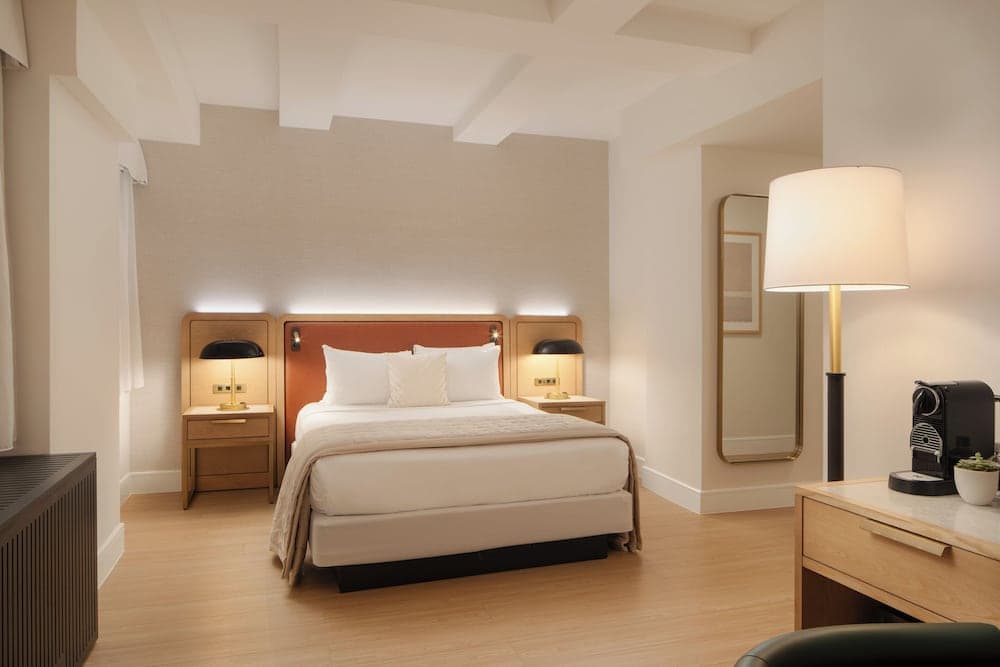 Aura Hotel Piazza Times Square — 13