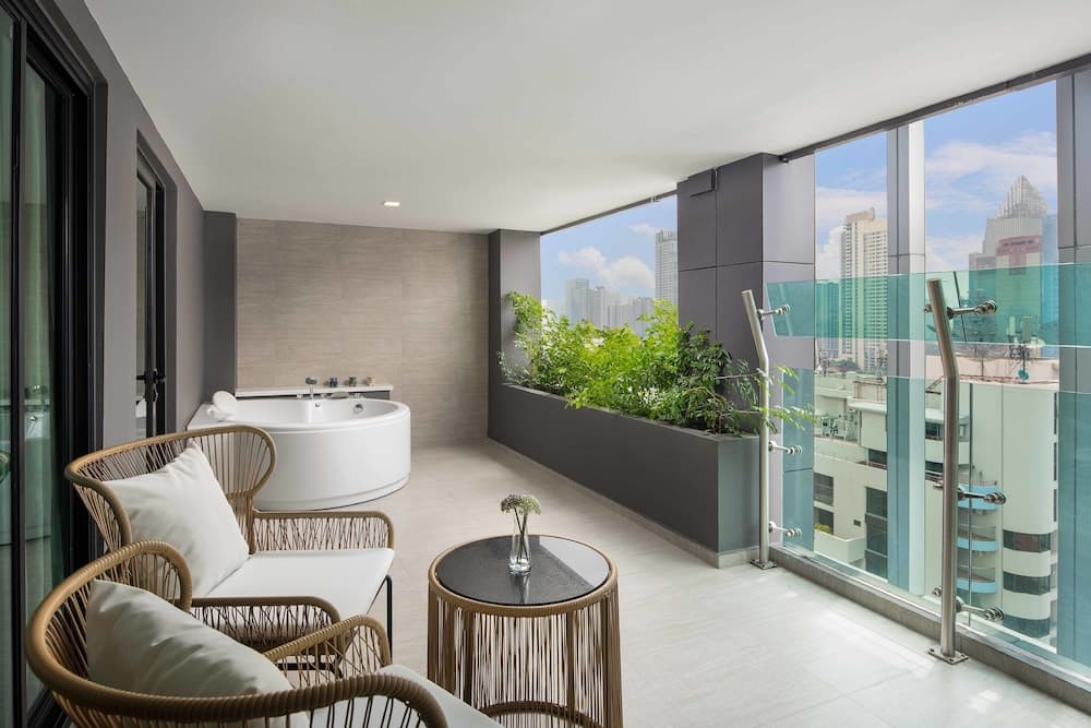Solitaire Bangkok Sukhumvit 11 — 28