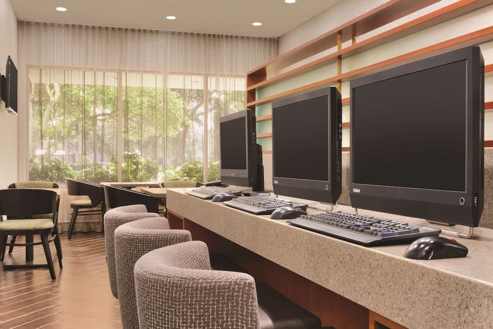 Embassy Suites by Hilton Orlando International Dr ICON Park — 24