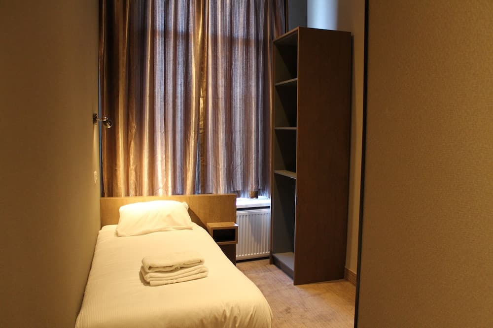 Hotel Blossoms — 11