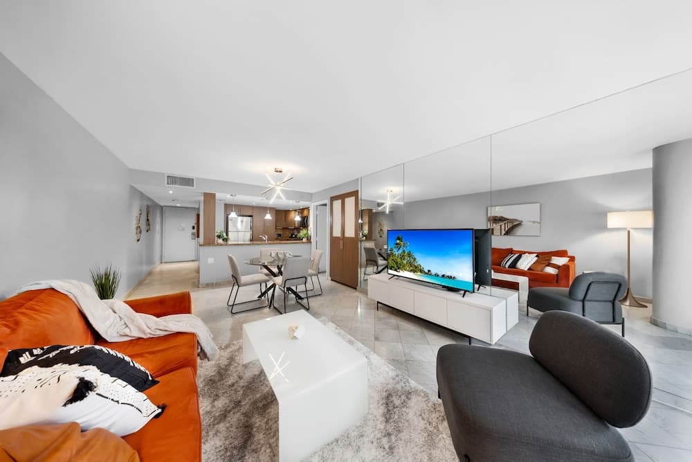 Condominio con vista a la bahía y balcón — 18
