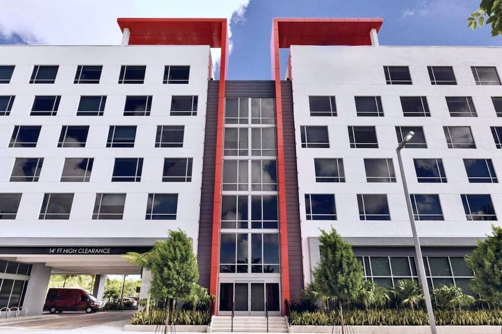 Kompose Boutique Hotel Miami Flughafen — 13